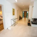 Villa 7 *