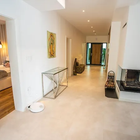 Villa 7 *