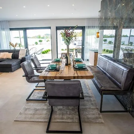 7 Villa *