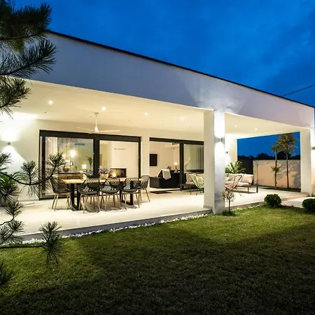 7 Villa
