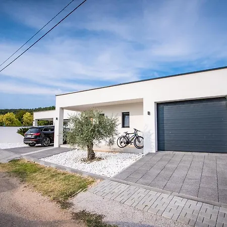 7 فيلة Međugorje